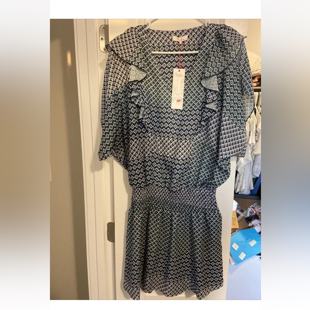 Parker NYC DressNEW Size Medium  NWT $288 Retail. Cinched waist
